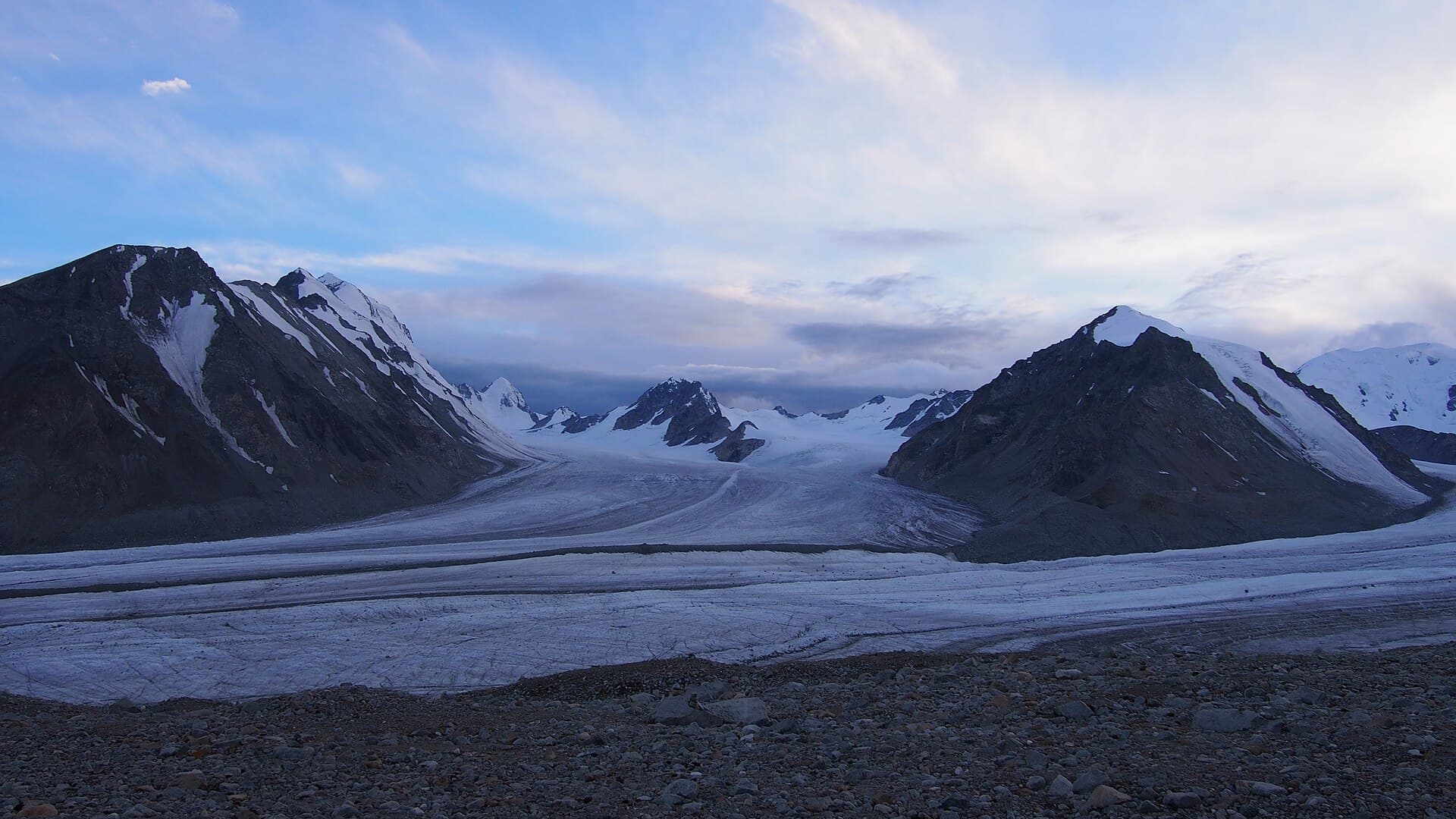 Le glacier Potanine vu depuis le camp de base du massif Tavan Bogd